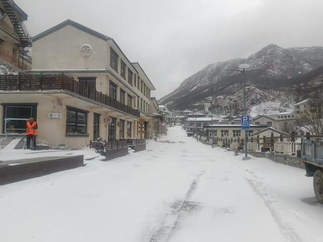 北京初雪 高海拔山区迎来薄雪